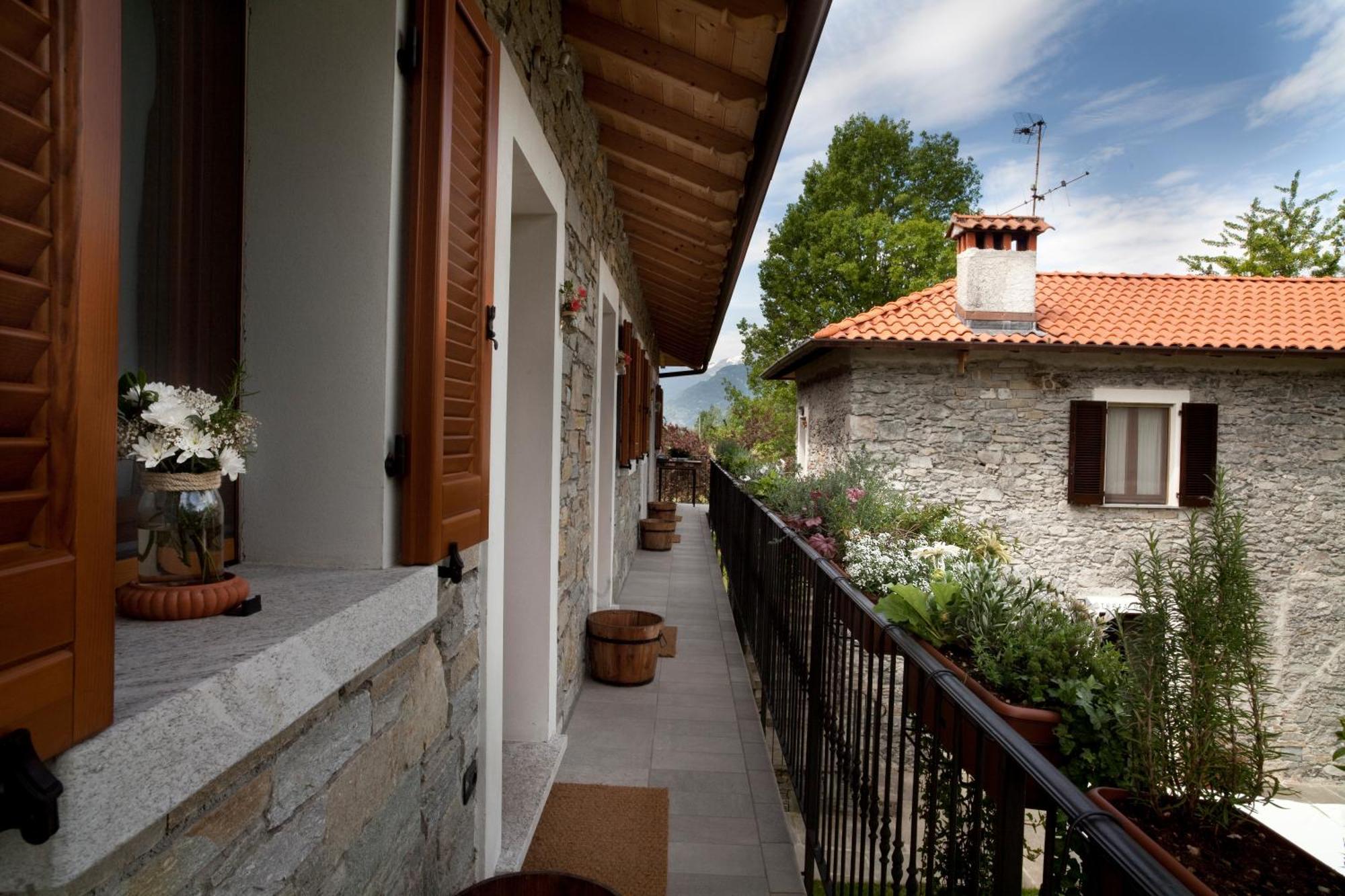 Cascina Borgofrancone Aparthotel Gera Lario Exterior photo